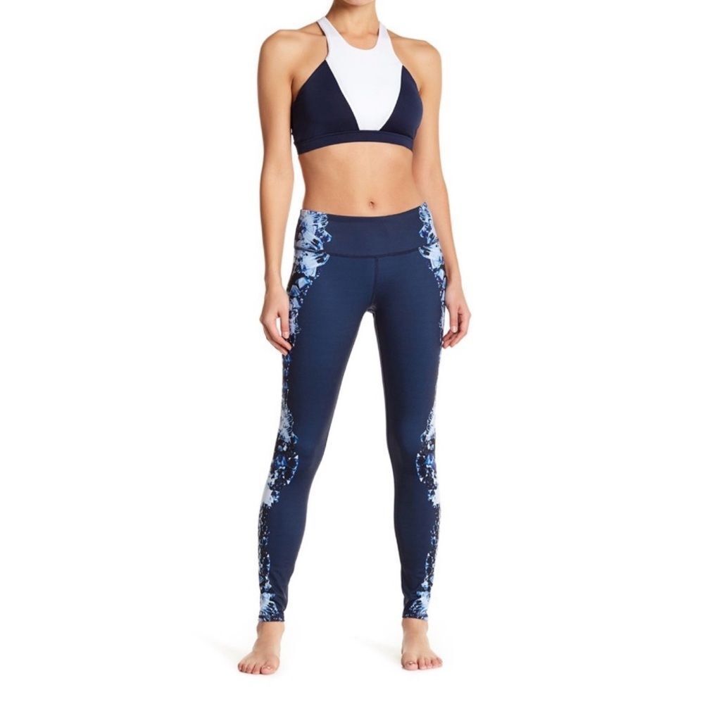 Alo Yoga Airbrush Leggings in Dark Crystal Navy blue
